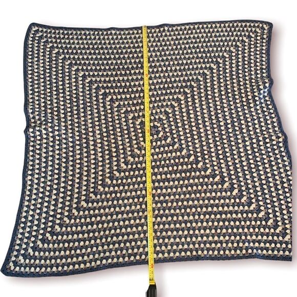 VINTAGE Handmade Crocheted Throw - Picture 4 of 5